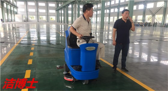 驾驶洗地机 驾驶洗地机