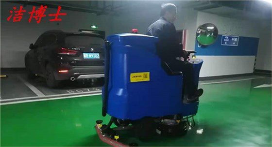 洁博士驾驶洗地机