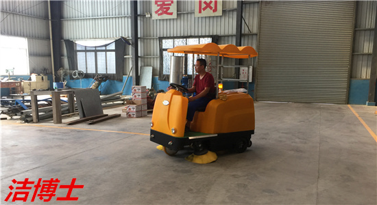 驾驶清扫车