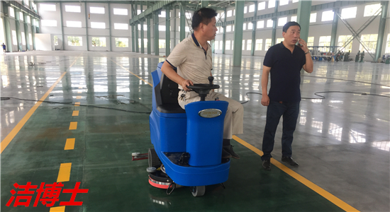 驾驶洗地机 驾驶洗地机