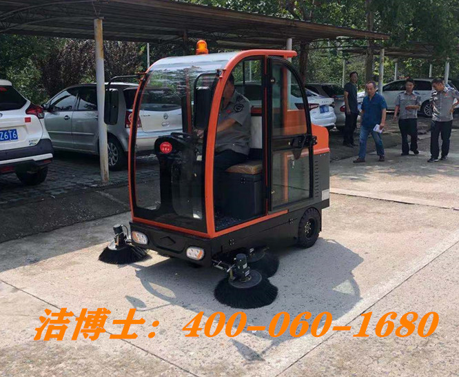 洁博士全封闭驾驶扫地车客户案例-衡东长鑫物业管理有限公司